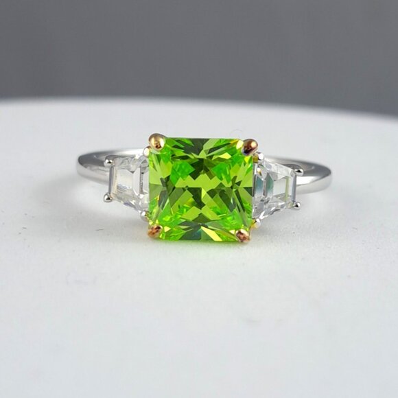 Hespera's 925 Sterling Silver Kryptonite Green Stone Ring - Picture 1 of 6